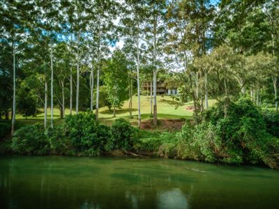 Stunning Retreat, River Frontage & Mountain Views