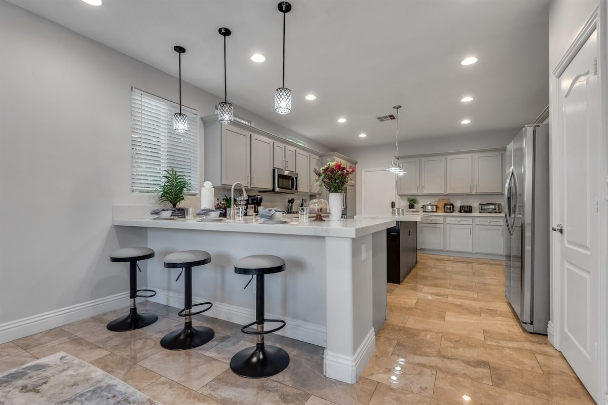 Luxe Las Vegas Villa: Heated Pool, Hot Tub & Games gallery image 4