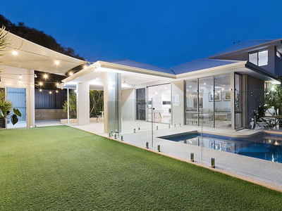 MiaMia : Ultra Modern Home with Pool & Courtyard