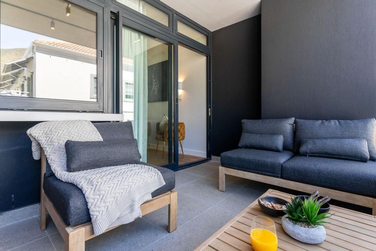 Jade Views Sea Point - Luxe Studio, balcony & views