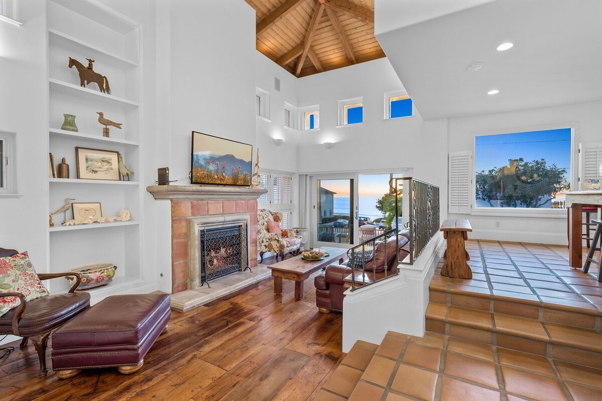 Spanish Palms | 3BR Home Steps to Windansea Beach gallery image 4