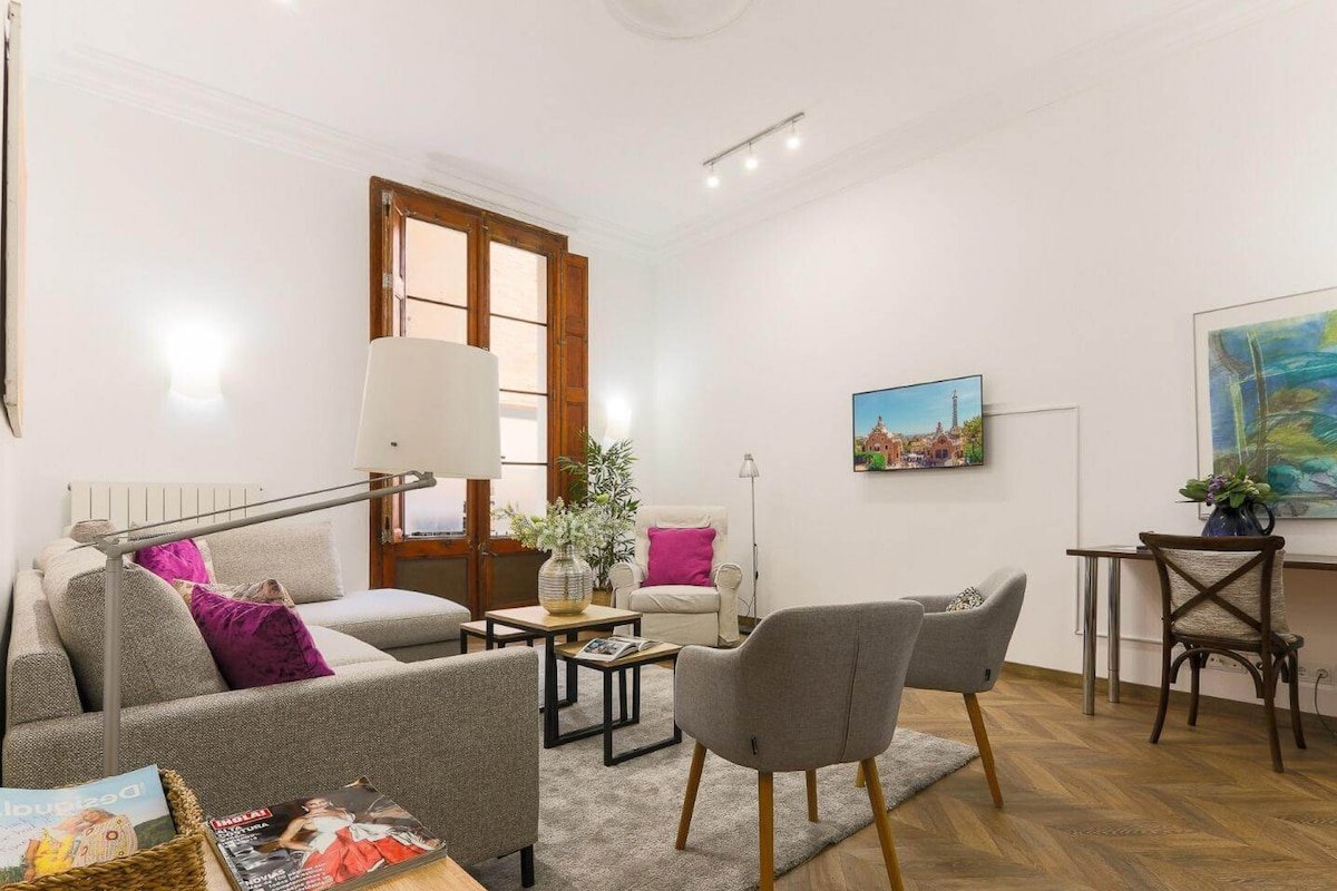 GREAT SPACIOUS APARTMENT IN THE GOTHIC QUARTER gallery image 3