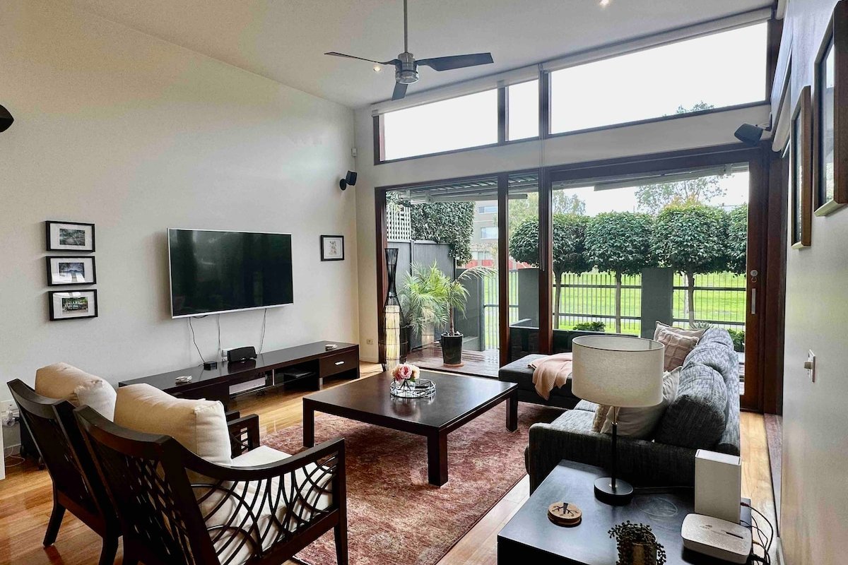 Melbourne, Luxury Family Home, Maribyrnong River gallery image 5