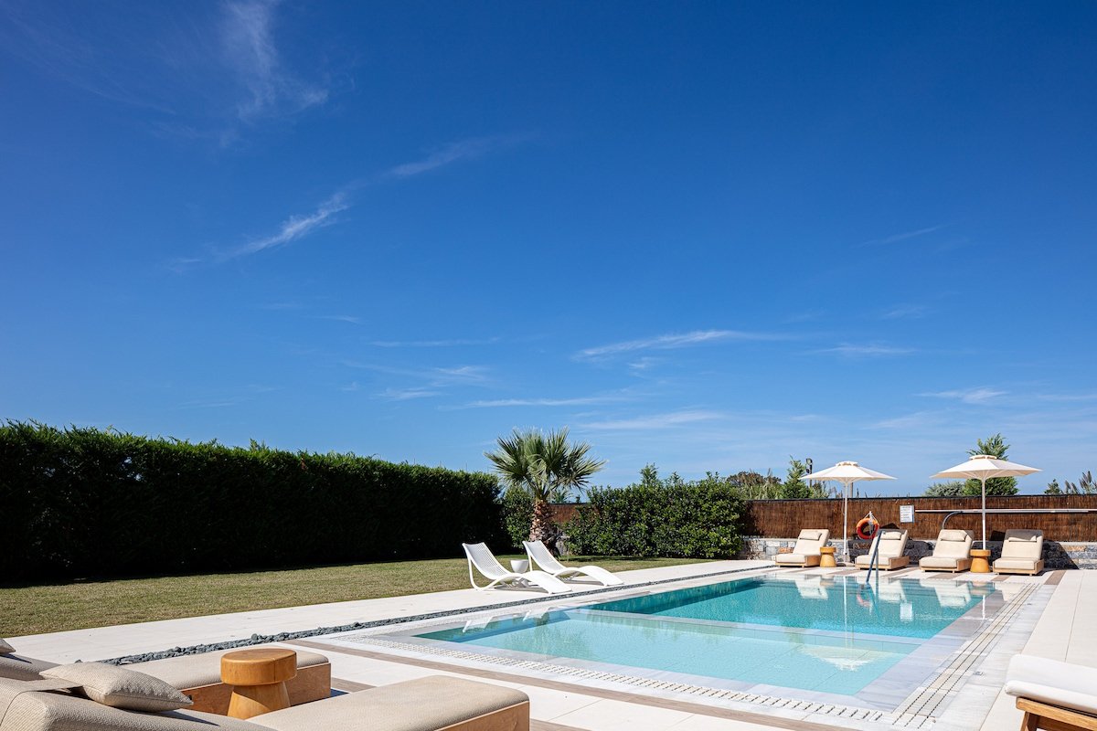 Spacious Family Villa w/ Playground by etouri gallery image 3