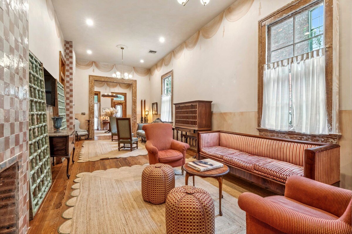 Stunning Storybook Villa w Pool & HotTub 5bd|6.5ba gallery image 4