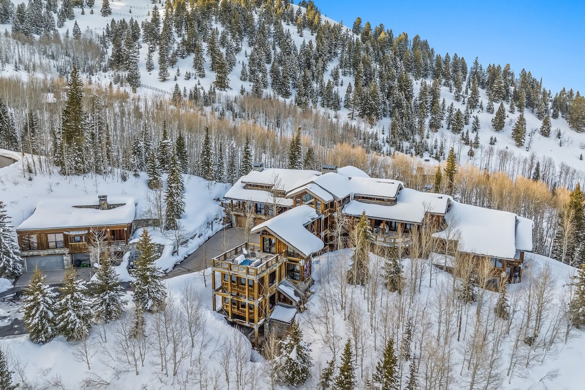 Ski in/out Mountain Estate, Hot Tub, Theater
