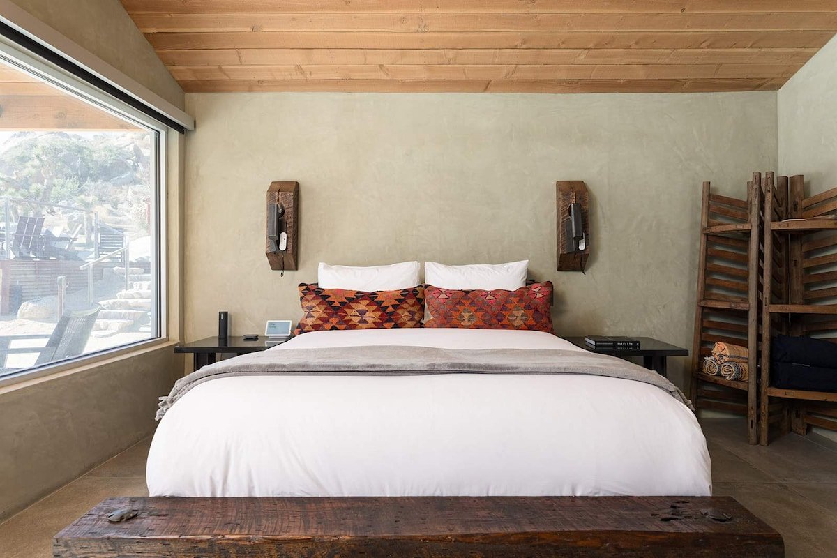 Unexpected-Secluded Desert Oasis gallery image 2