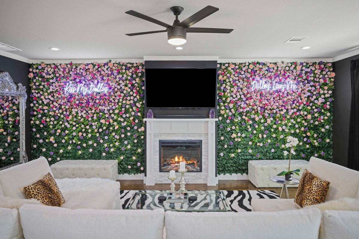 Queen’s Landing – Luxe New “Glam” Home in Dallas! gallery image 4