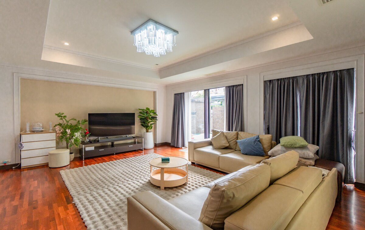 Thonglo25 Swimming pool Villa素坤逸铜锣25巷6卧4卫泳池花园别墅 gallery image 2