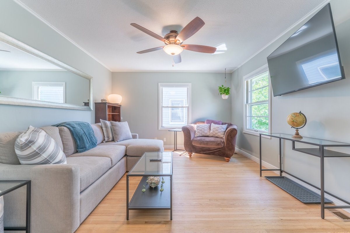 Twin Cities Oasis | Hot Tub gallery image 4