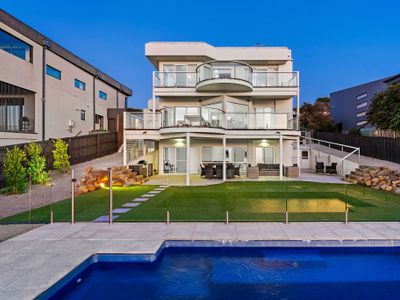Clifftop Family Retreat | Views & Pool