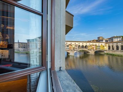 Unicko: 2-bed with premier views on Ponte Vecchio
