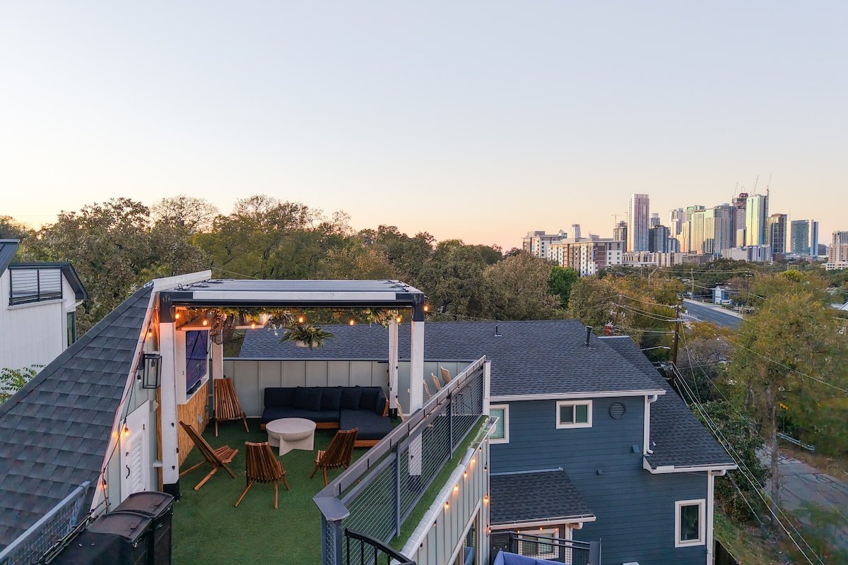 Huge Group Compound | Heart of ATX | Sleeps 41 gallery image 2