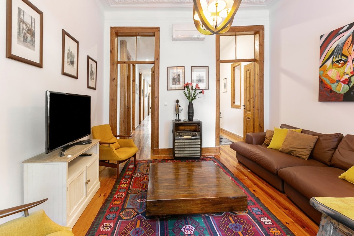 Amazing 3 Bedroom and 3 Bathroom Apt with Pateo gallery image 2