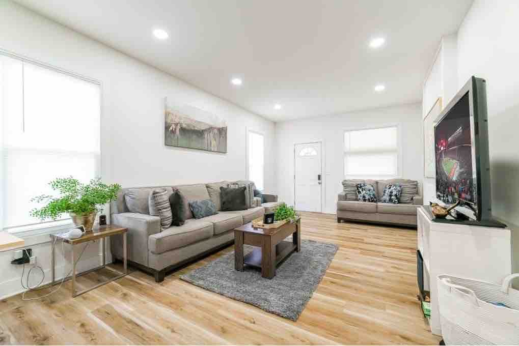 Spacious 4BED in Columbus w/Pet/Fast WIFI+ Parking