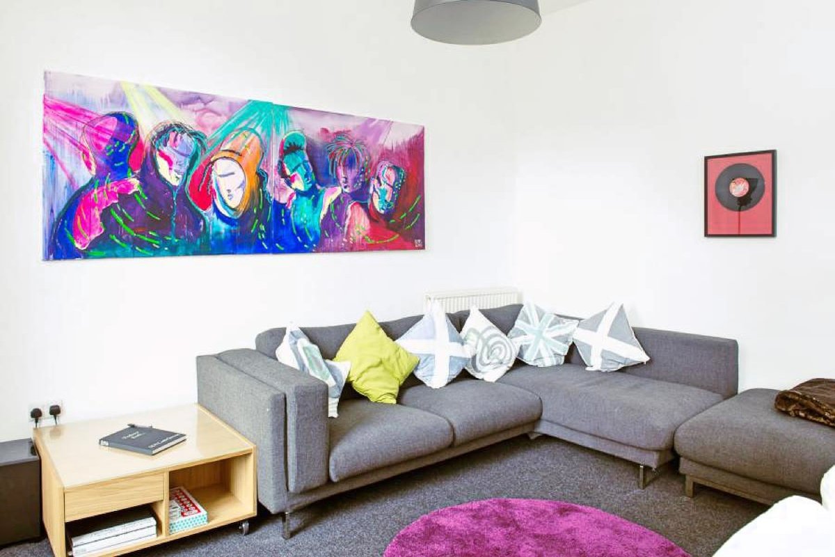 Modern 4-BR Central Apartment on Castle Terrace gallery image 2