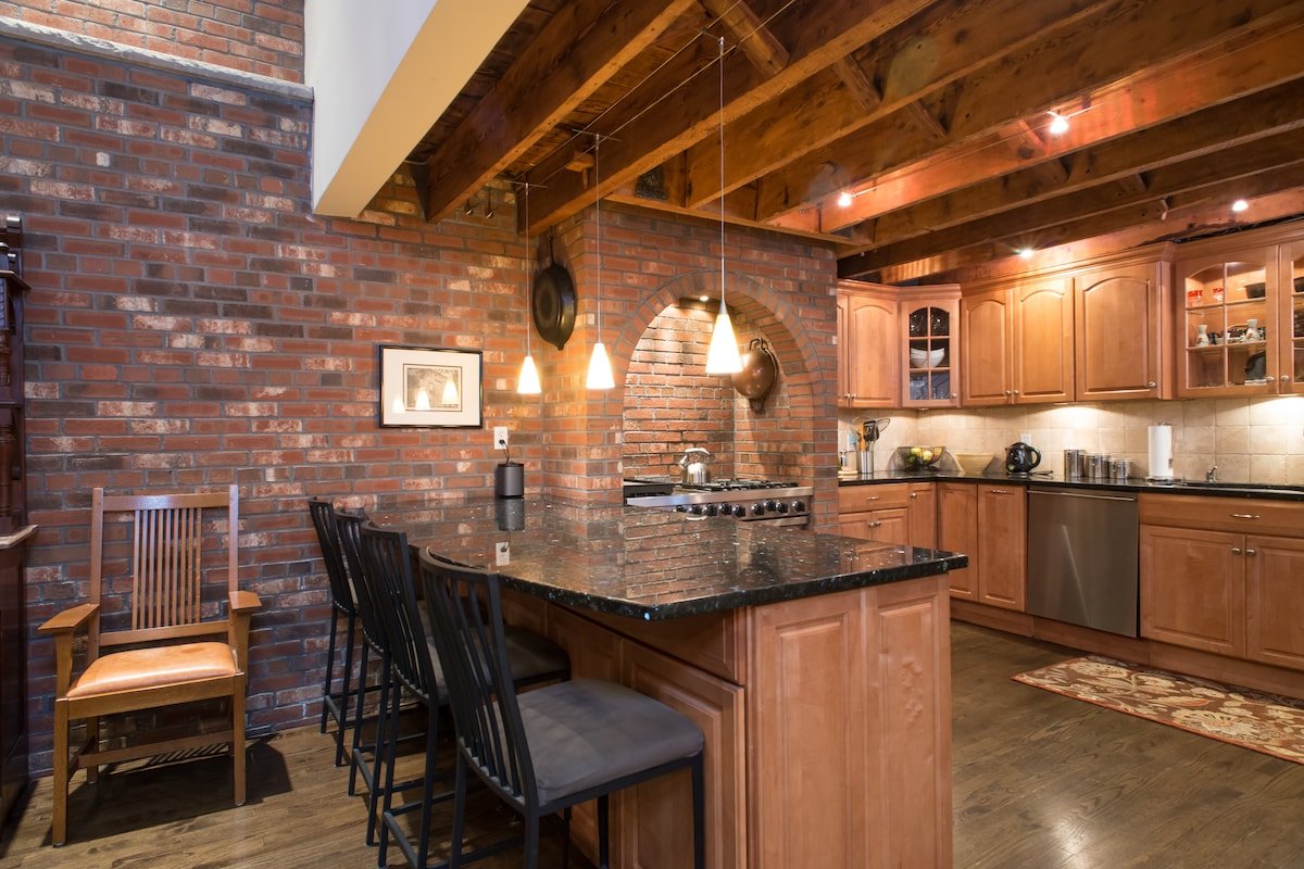 3Bed/2.5Bath Luxury Triplex South End’s Union Park gallery image 5