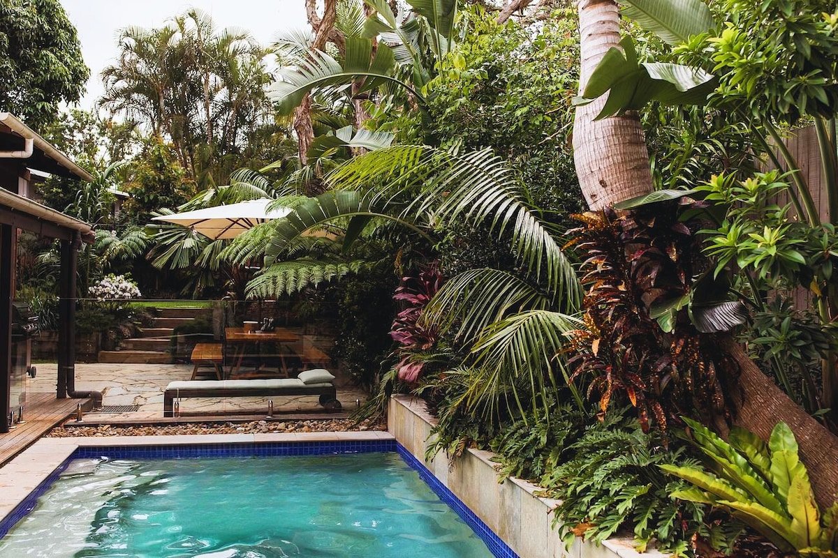 Beach Jungle: Pet-Friendly, Hot Tub, Pool & Fire gallery image 2