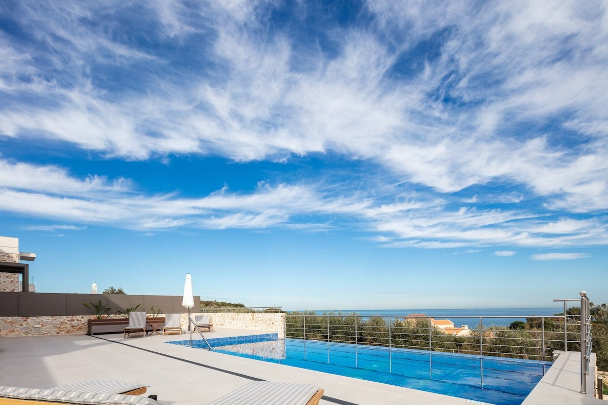 Merlin – Sea view, 1km to beach, private pool! gallery image 2
