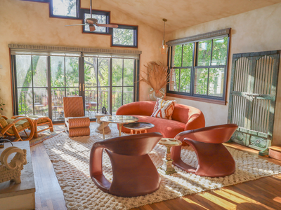 City Retreat in the Trees * Chef’s kitchen & Pool