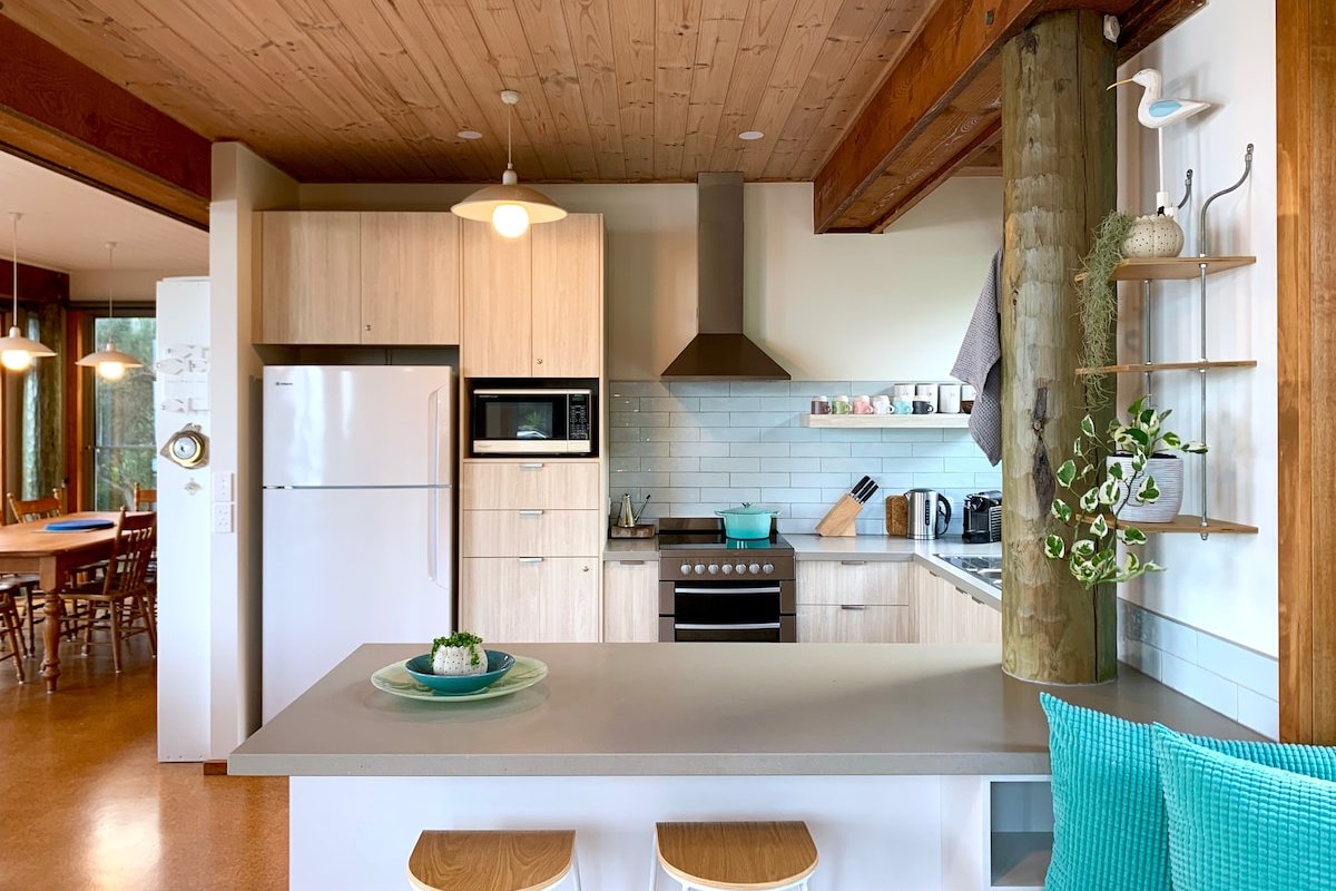 Surf Shack – Beach Front – 60 paces to the sand gallery image 3