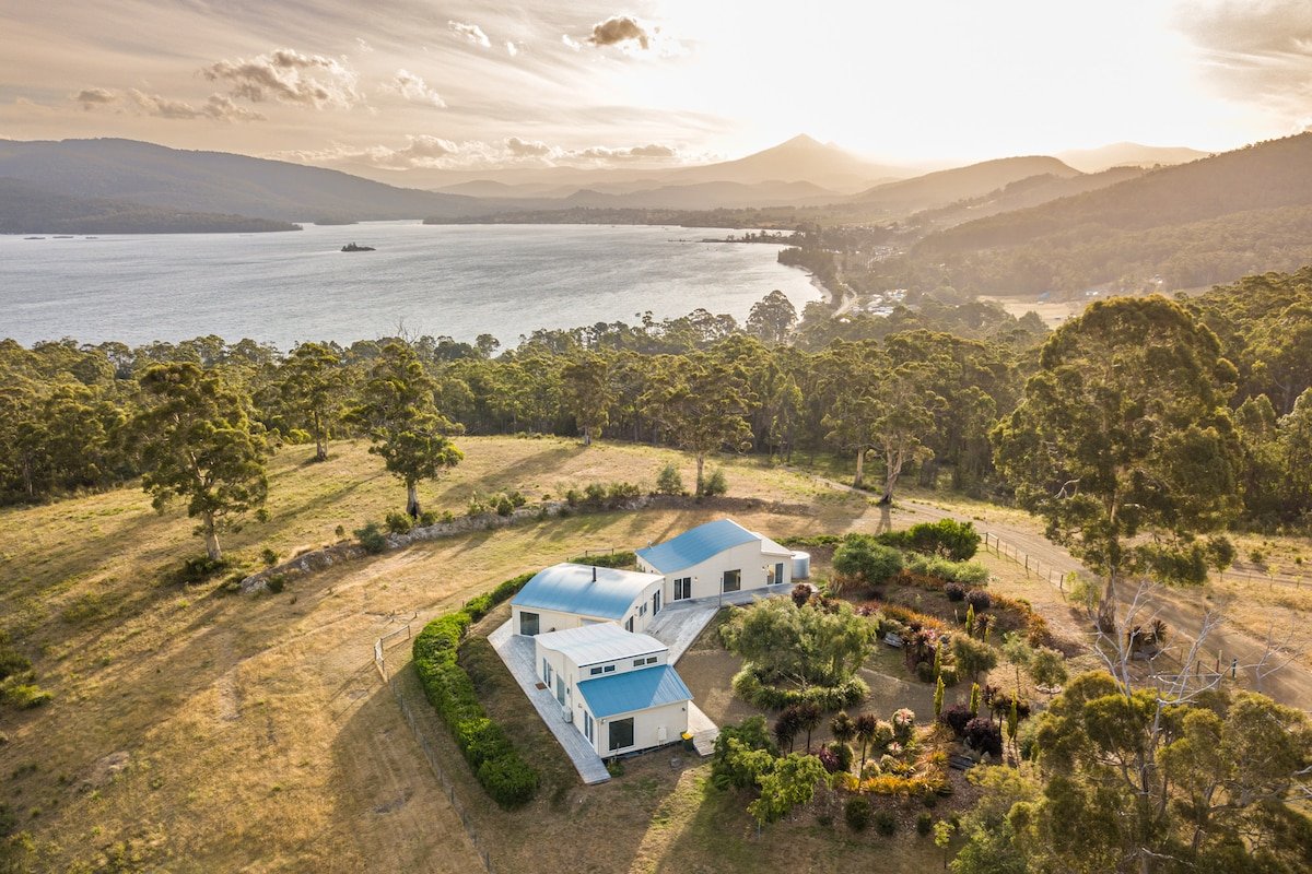 Newhaven – Breathtaking views over Dover Bay gallery image 2