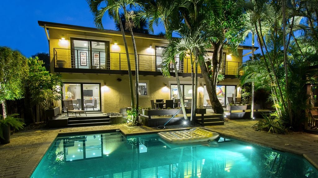 Modern Two Story Lush Paradise w/ private Pool gallery image 3