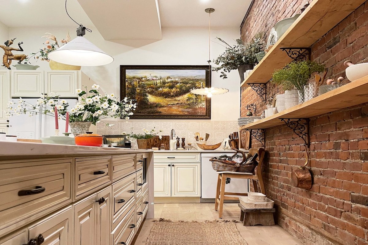 Curated Comfort in the Heart of the Plateau gallery image 4