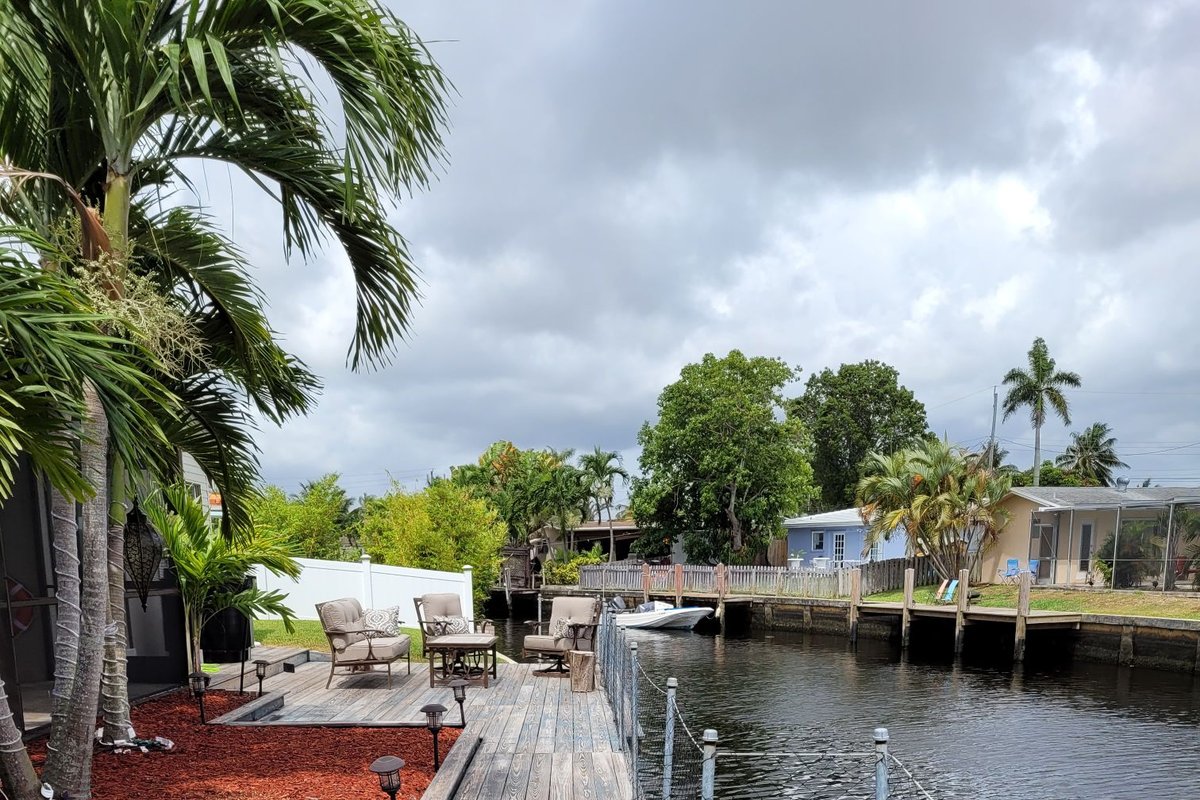 Tranquil Paradise Heated salt pool waterfront