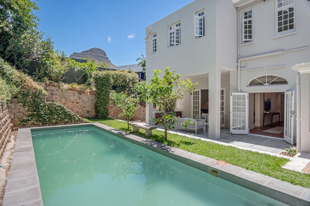 Newly Renovated Heritage Home gallery image 2