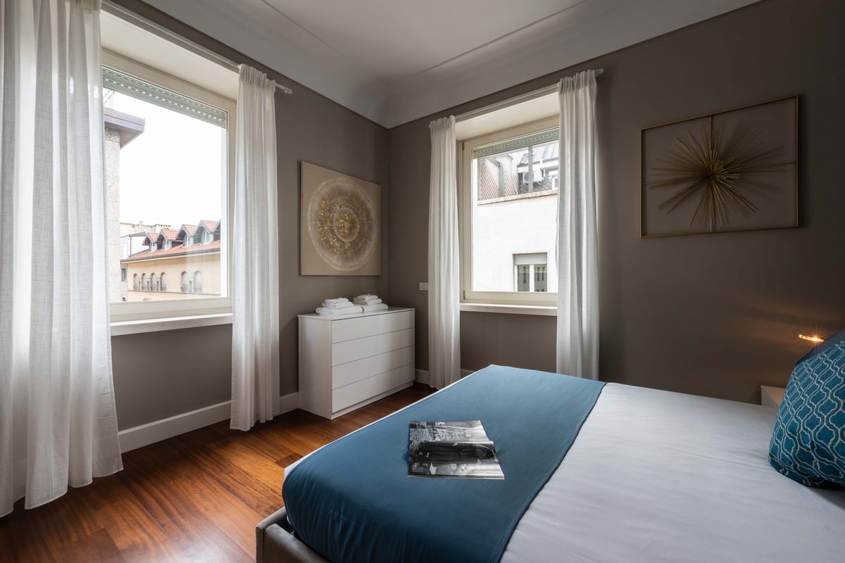 Chic Design 2 Bedroom Apartment – Duomo – 5 Guests