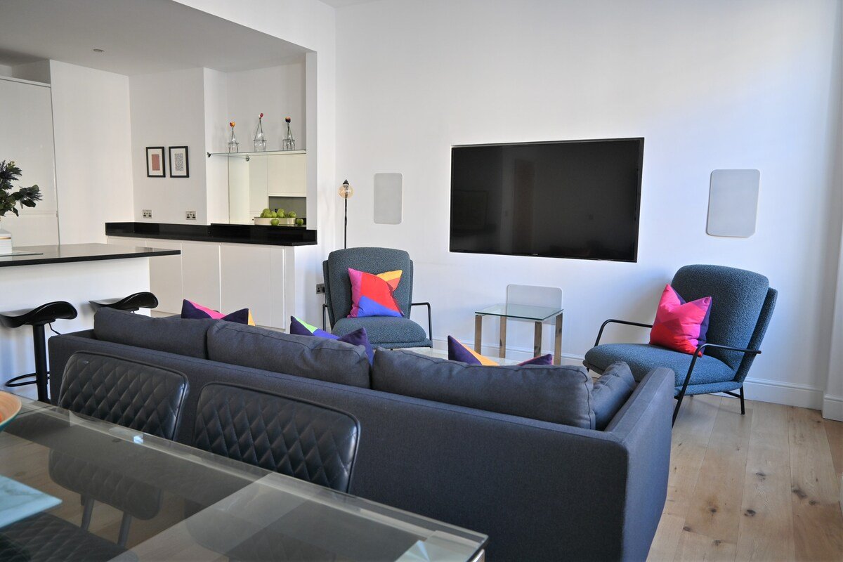 Royal Mile 4 Bed Luxury (incl Sauna & Jacuzzi) gallery image 4