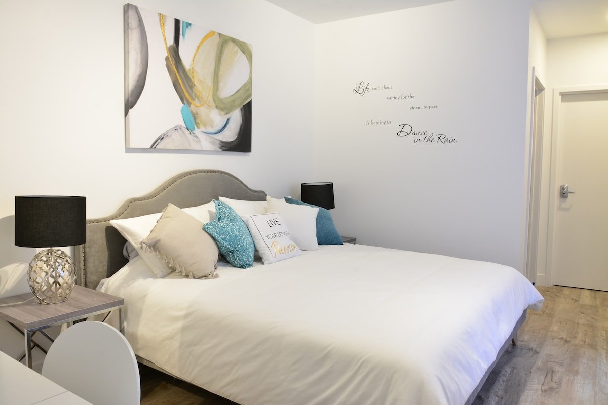 Rare Ground Floor – 5 BR/ 6 BA – Private Courtyard gallery image 5