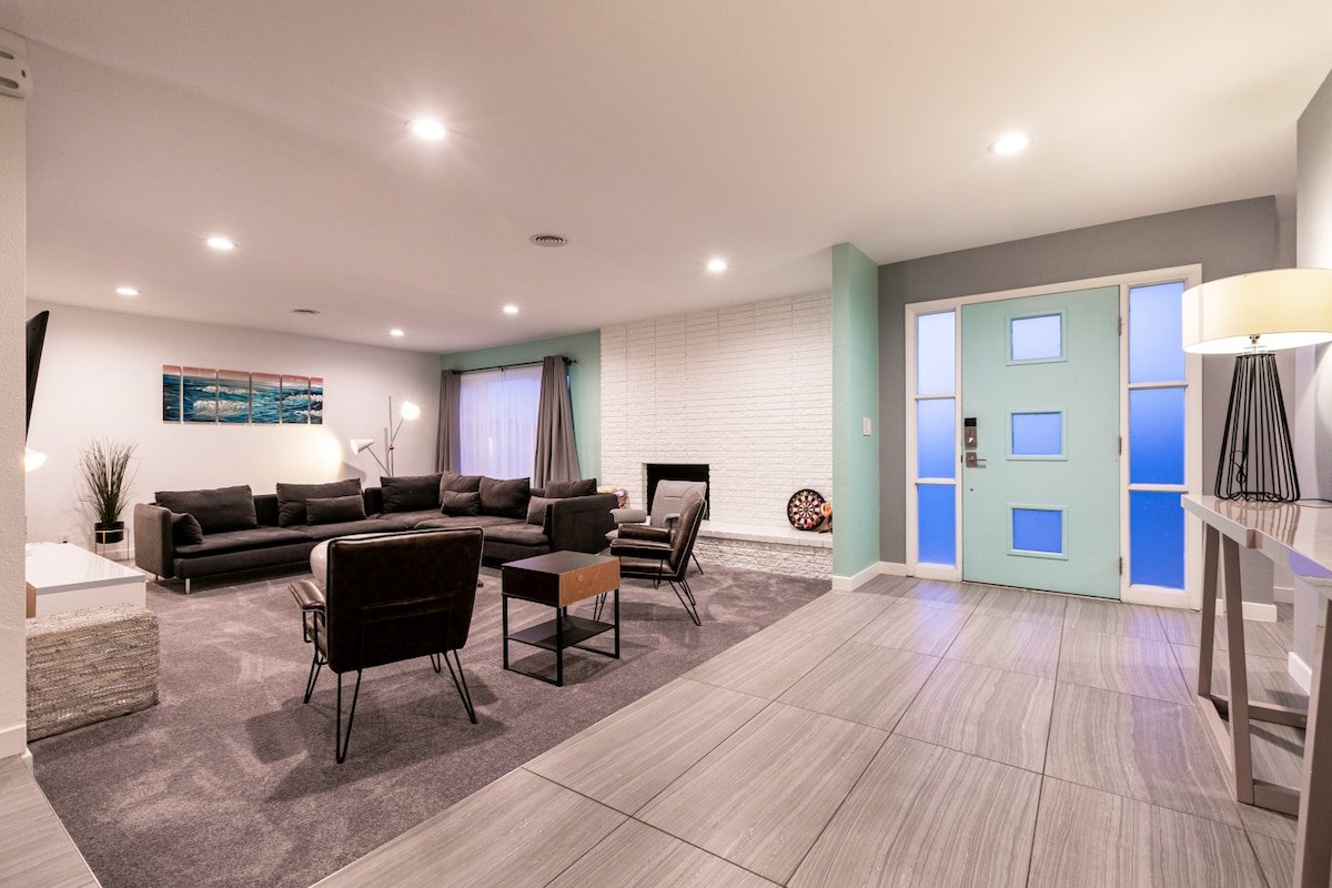 4bd Mid-Century Modern Gem w/Pool!5 mins to Strip! gallery image 4