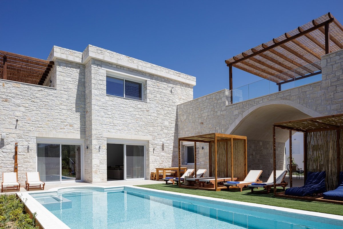 Mandana Villa – With Private Pool & Jacuzzi gallery image 2