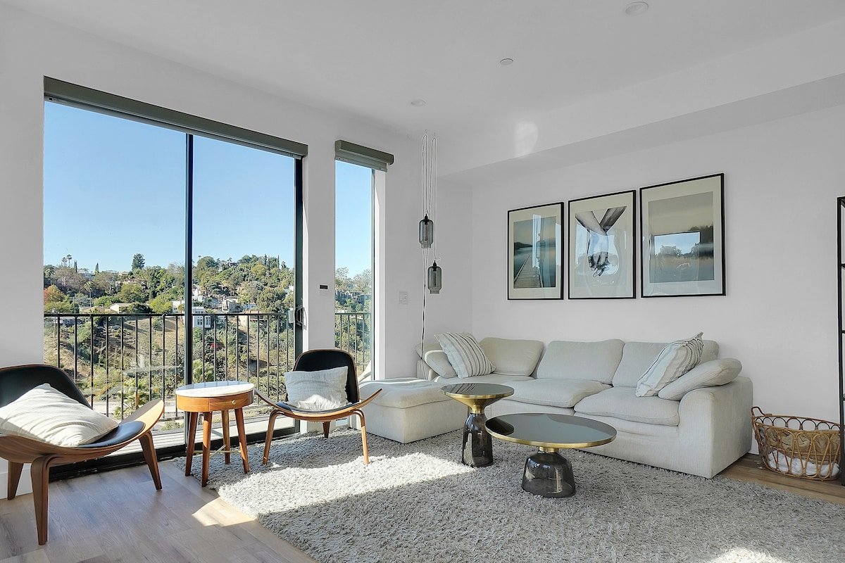 Luxury hilltop retreat, majestic views and hot tub gallery image 5