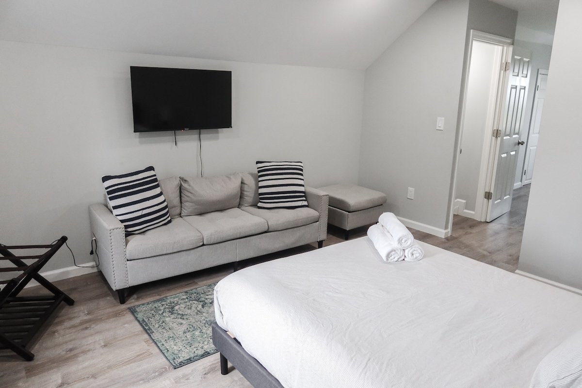 5Bed 2Bath Near NYC, Parking, Laundry gallery image 5