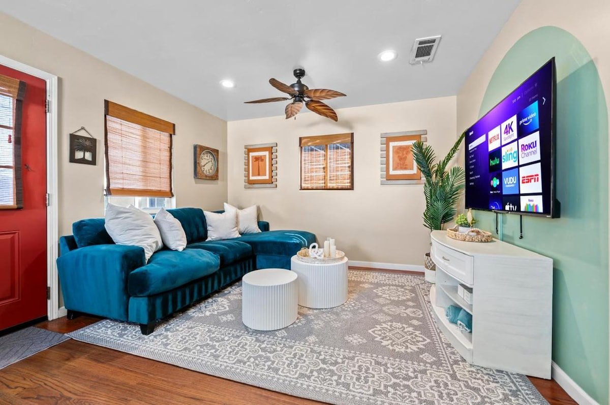 MB Rooftop Deck and BBQ Patio House + 2 parking! gallery image 5