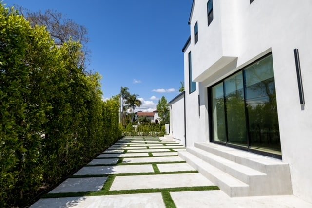 Modern Serene House in Prime LA! gallery image 4