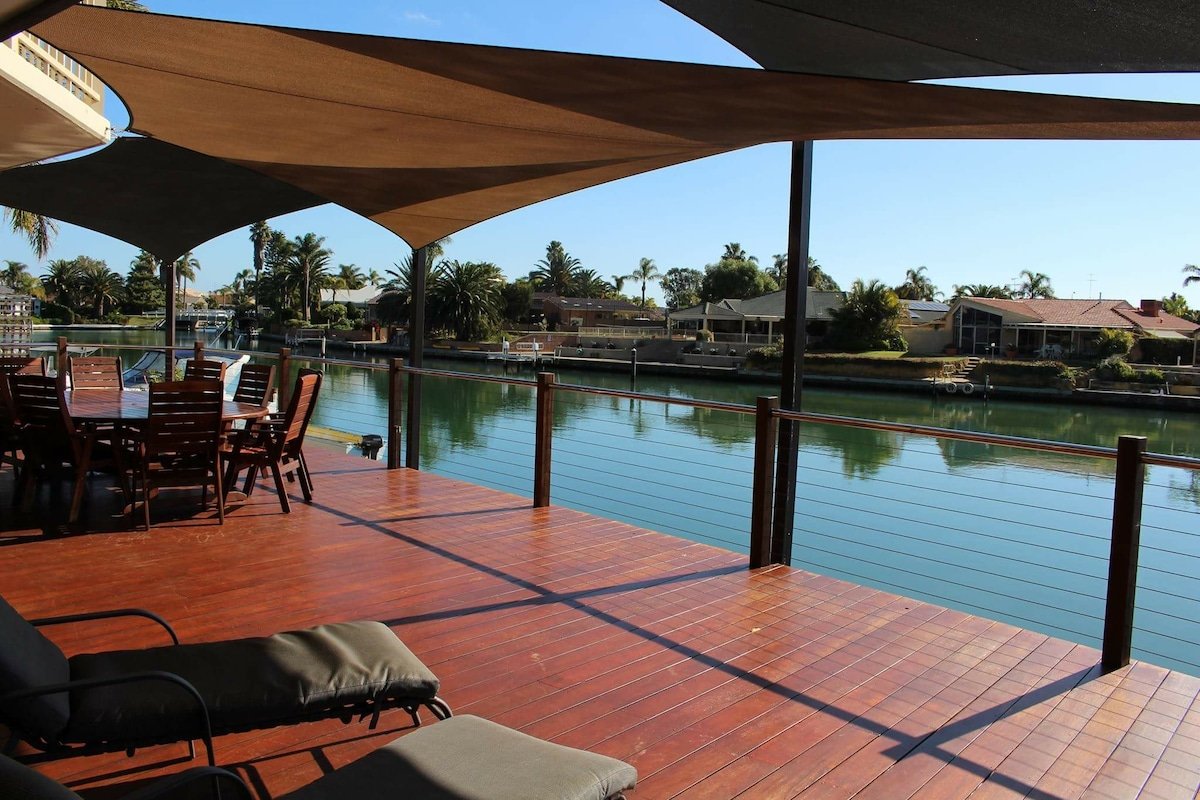 Canals Retreat gallery image 2