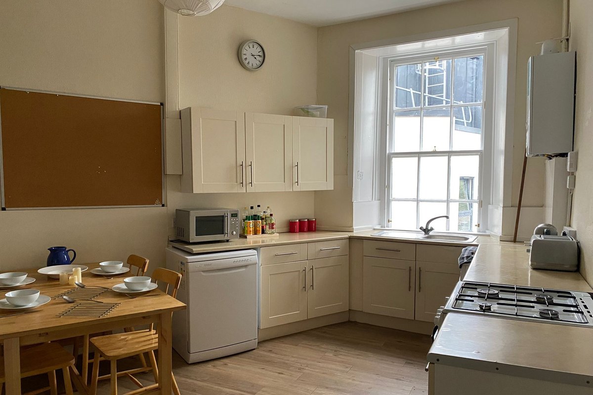 Bright & Spacious 5 bedroom flat in Edinburgh