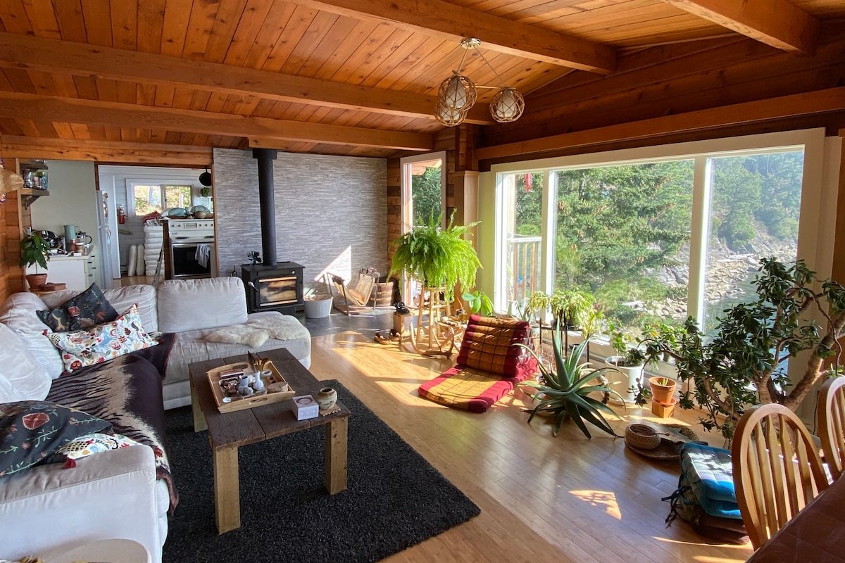 Waterfront Escape Galiano gallery image 4