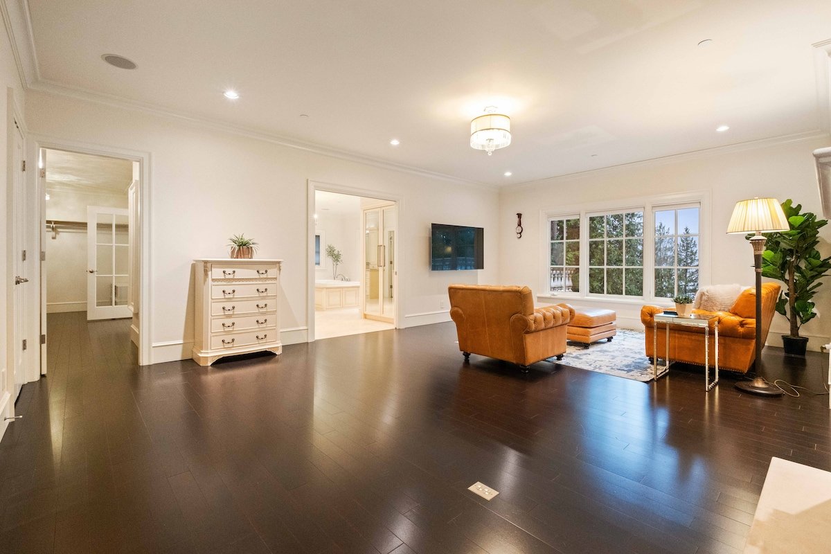 Luxury Spa Villa • Pool, Sauna, Steam & Hot Tub gallery image 3