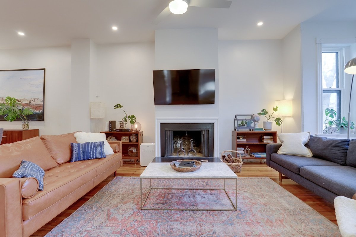 Stunning Capitol Hill Home-Pkg! gallery image 3