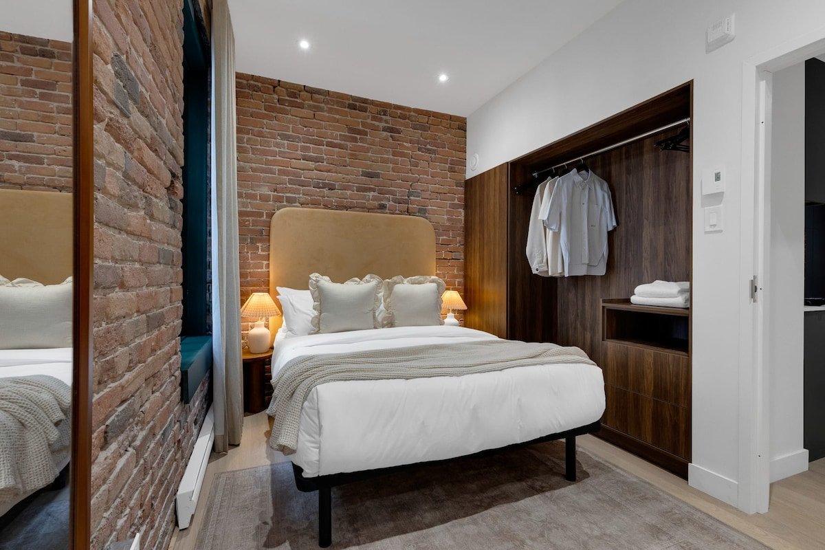 Mercer- 2 Bedrooms 2 Bathrooms+ Free parking gallery image 4