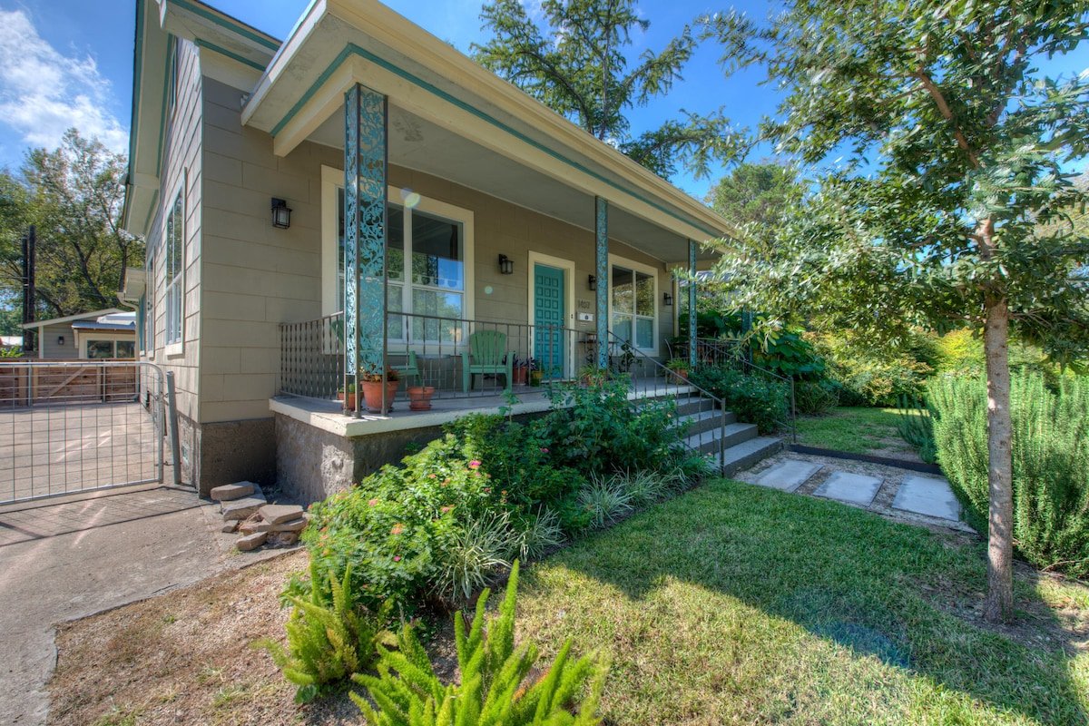 Luxe Spa Gem of East Austin! gallery image 5