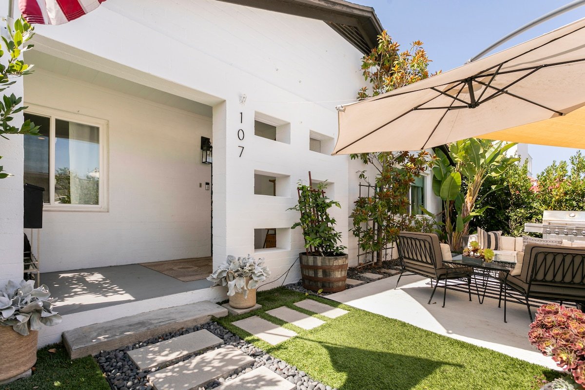 Gorgeous Naples Island Home Near 2nd Street gallery image 2