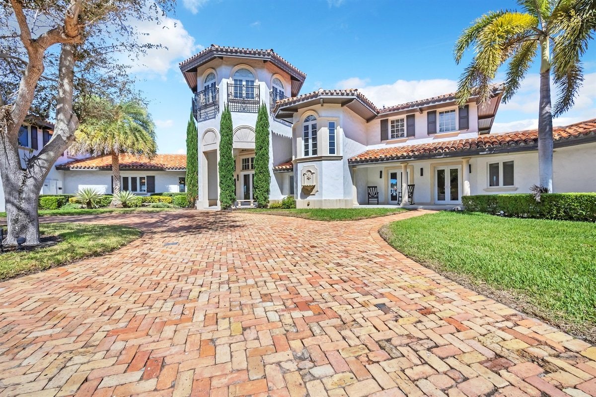 Gated Waterfront Estate–Pool,Kayaks & Sunset Views gallery image 3