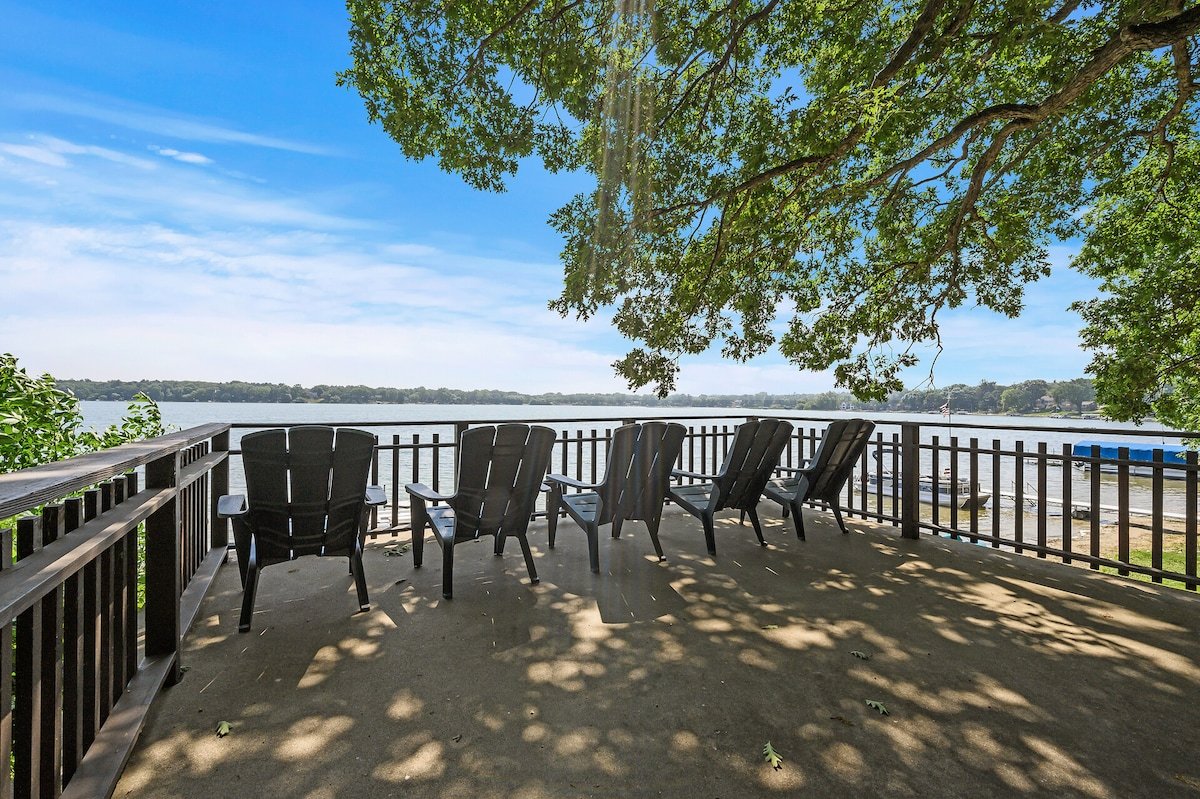 Sauna + Hot Tub + Lake + Boat + Private Chef gallery image 2