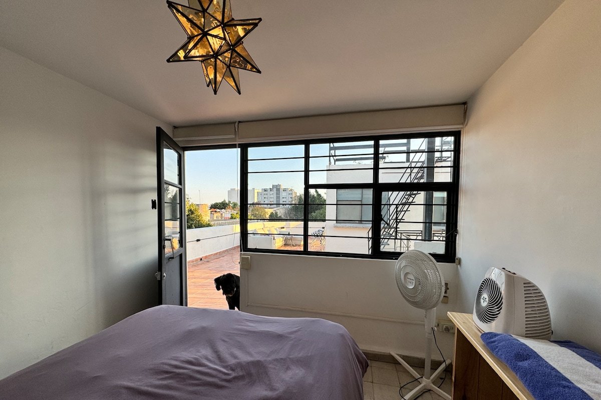 Enchanted Heaven Plant-Filled Penthouse with 5 Br gallery image 3